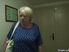 Granny gets screwed by young guy after shopping