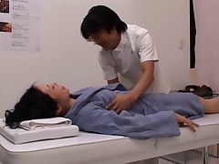A lewd madam requests sex in the middle of the massage part3
