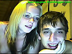 Cam: Amateur college couple get busy on webcam