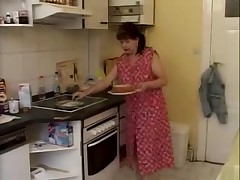 Housewife Bonks Plumber by snahbrandy