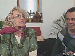 Guy finds cellphone and granny give her pussy as a payment